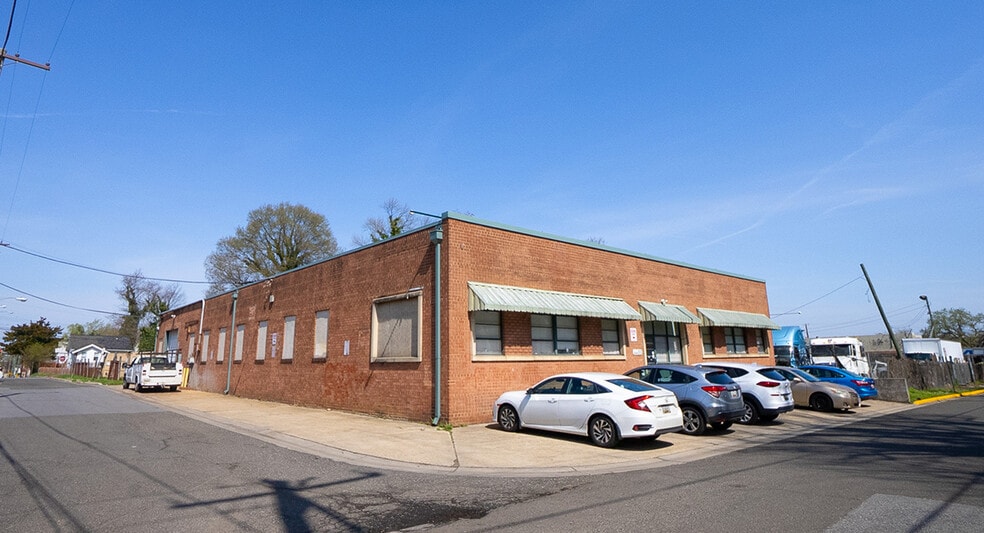 Primary Photo Of 4400 Pennwood Rd, Brentwood Warehouse For Sale