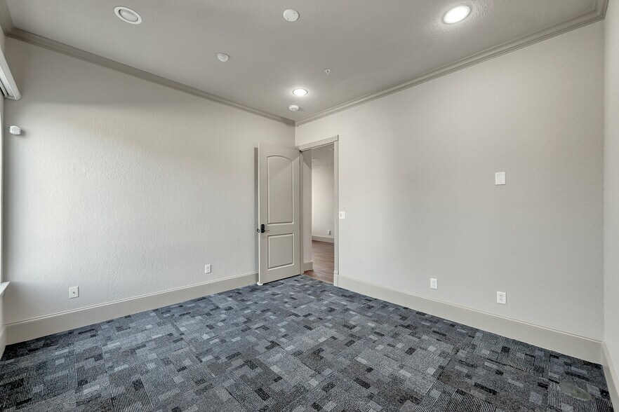 More Photos Of 250 Ed English Dr, Shenandoah Office For Sale