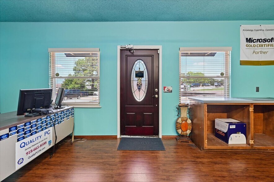 More Photos Of 4940 E 73rd St, Tulsa Office For Sale