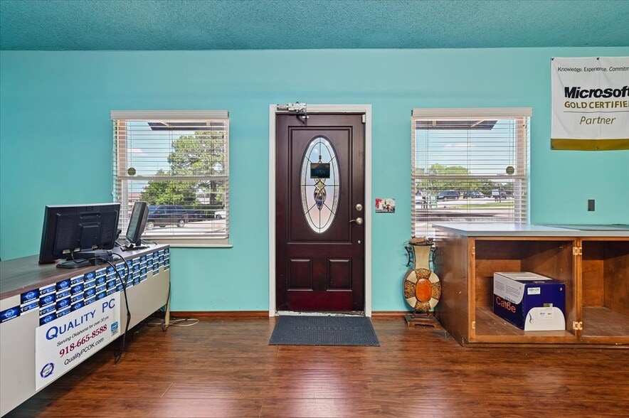 More Photos Of 4940 E 73rd St, Tulsa Office For Sale