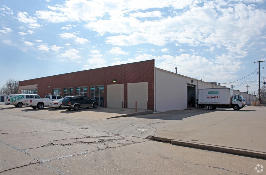 More Photos Of 2310-2320 W Owen K Garriott Rd, Enid Storefront For Lease