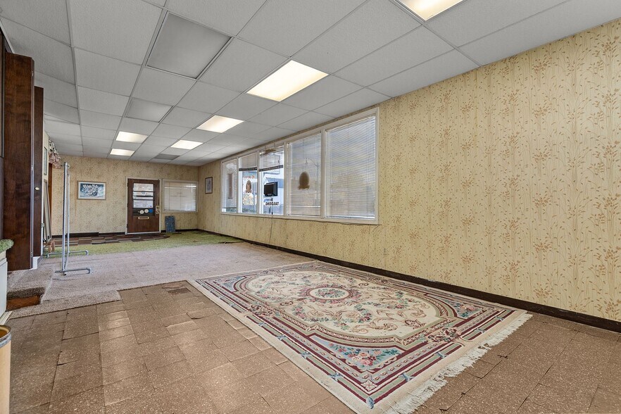 More Photos Of 754 N Main St, Oshkosh General Retail For Sale