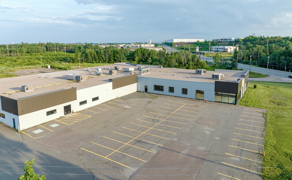More Photos Of 555 Mapleton Rd, Moncton Light Distribution For Lease