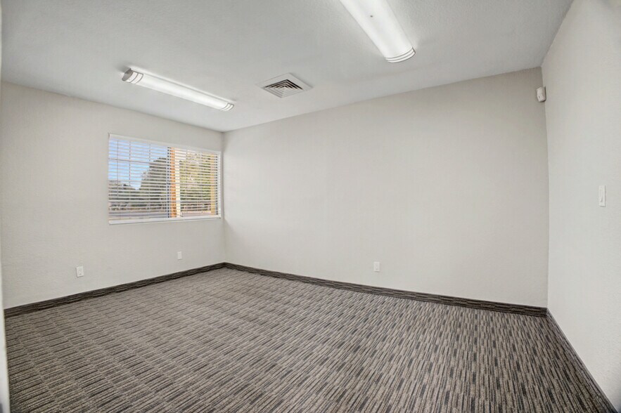 More Photos Of 555 W University Dr, Mesa Office For Sale