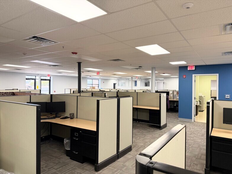 More Photos Of 240-252 Airport Rd, Winchester Light Distribution For Sale