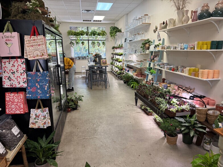 More Photos Of 4928 NW 39th Ave, Gainesville Unknown For Lease