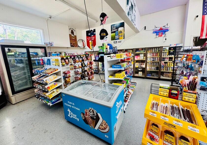 More Photos Of 150 Mountain Blvd, Mount Vernon Service Station For Sale