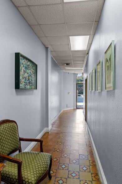 More Photos Of 425-427 S Saint Marys St, San Antonio Storefront Retail Office For Sale