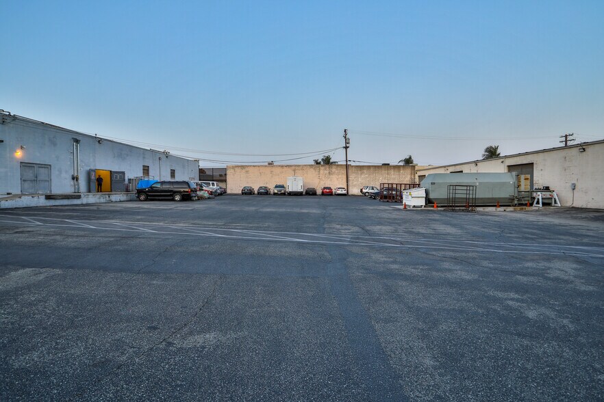 More Photos Of 4611 Holt Blvd, Montclair Showroom For Lease