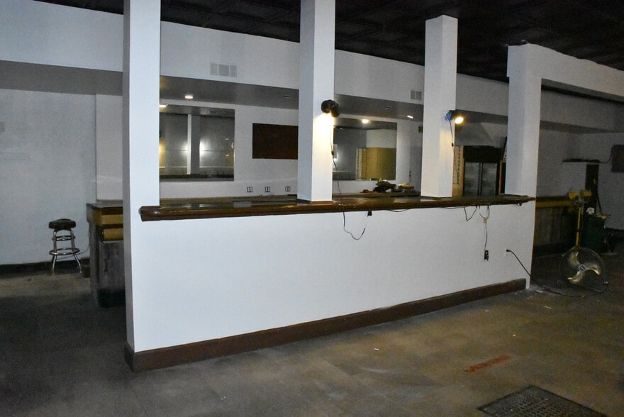 More Photos Of 106 S Main St, Springboro Storefront Retail Residential For Sale