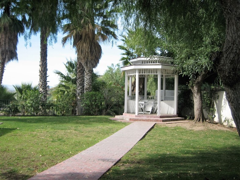 More Photos Of 670 Kendall Dr, San Bernardino Restaurant For Sale