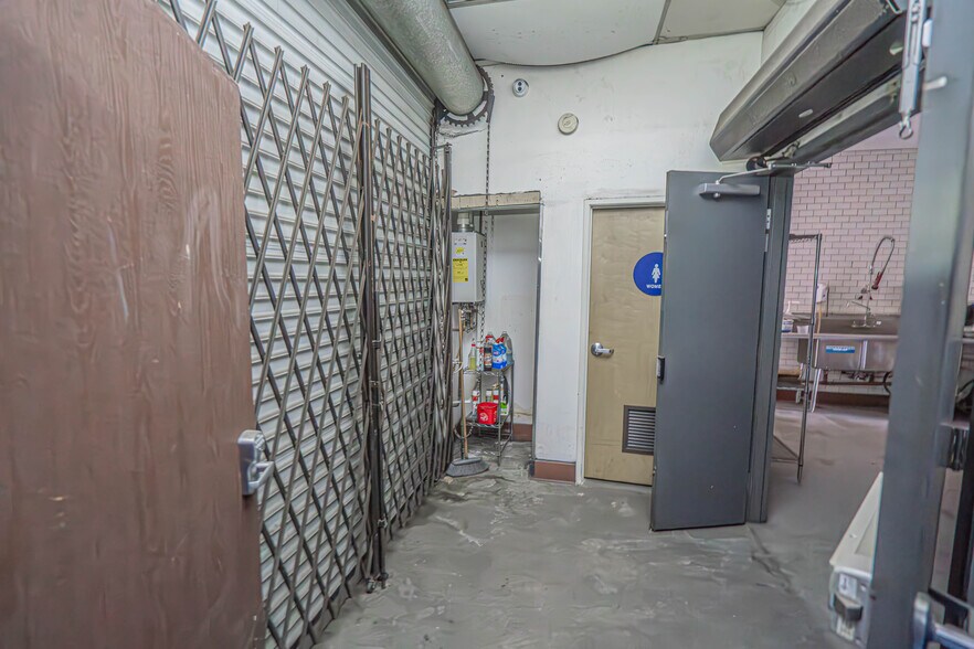 More Photos Of 1901 S Alameda St, Los Angeles General Retail For Sale