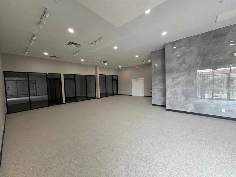 More Photos Of 1207-1209 Round Table Dr, Dallas Warehouse For Lease