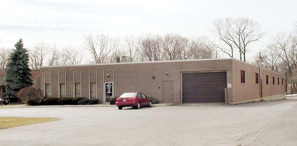 More Photos Of 2230-2232 S Foster Ave, Wheeling Distribution For Sale