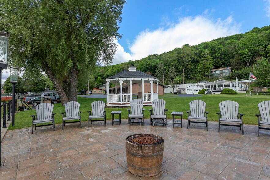 More Photos Of 24 Water St, Hammondsport Hotel For Sale