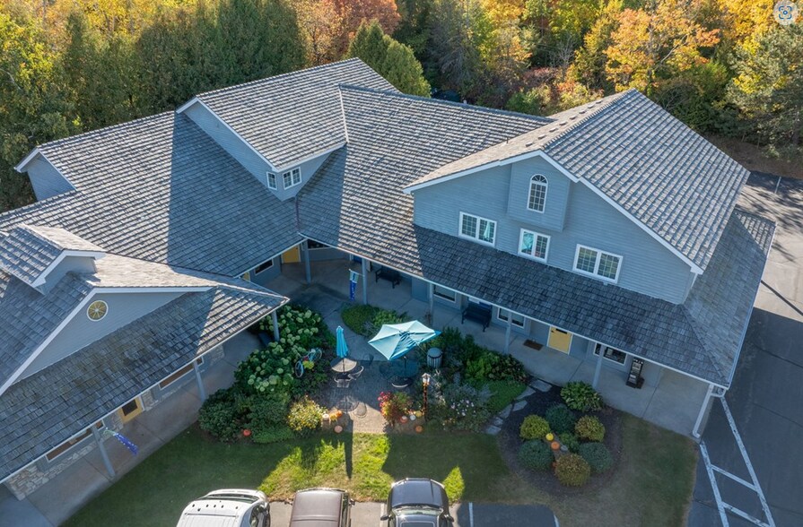 More Photos Of 9331 Spring Rd, Fish Creek Storefront For Sale