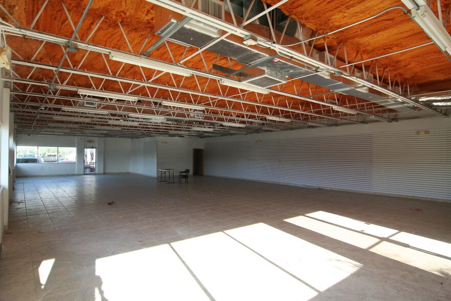 More Photos Of 6096 W Oakland Park Blvd, Sunrise Freestanding For Lease