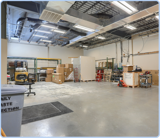 More Photos Of 701 W Simpson St, Mechanicsburg Showroom For Lease