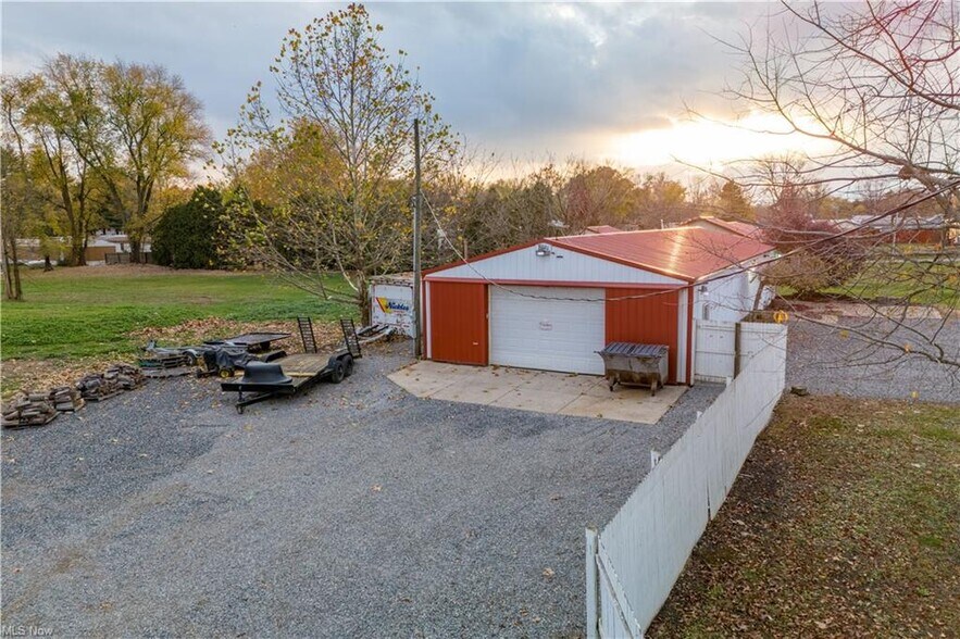 More Photos Of 7000 Alliance Rd. N.W., Malvern Flex For Sale