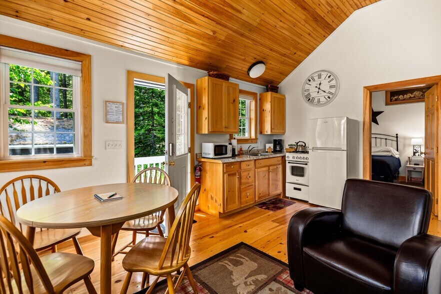 More Photos Of 2076 Atlantic Hwy, Lincolnville Hotel For Sale