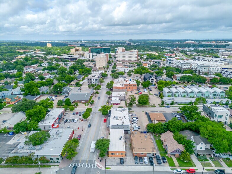 More Photos Of 1300-1302 W Magnolia Ave, Fort Worth General Retail For Lease