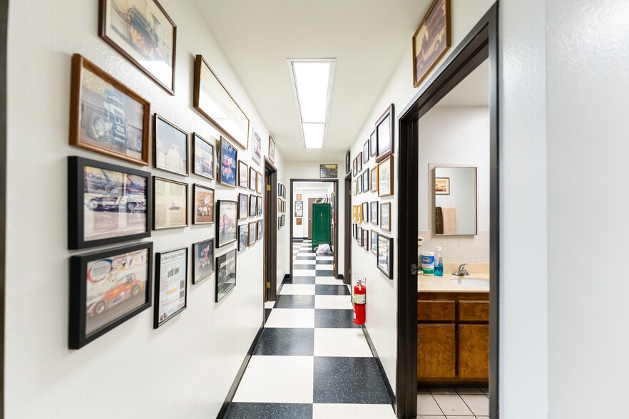 More Photos Of 20608 Earl St, Torrance Warehouse For Lease