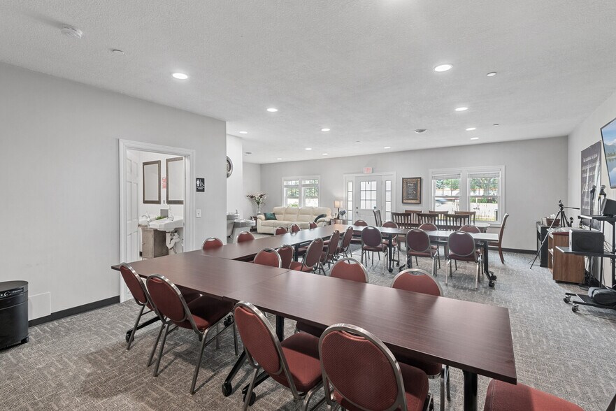 More Photos Of 1709 Southcross Dr W, Burnsville Loft Creative Space For Sale