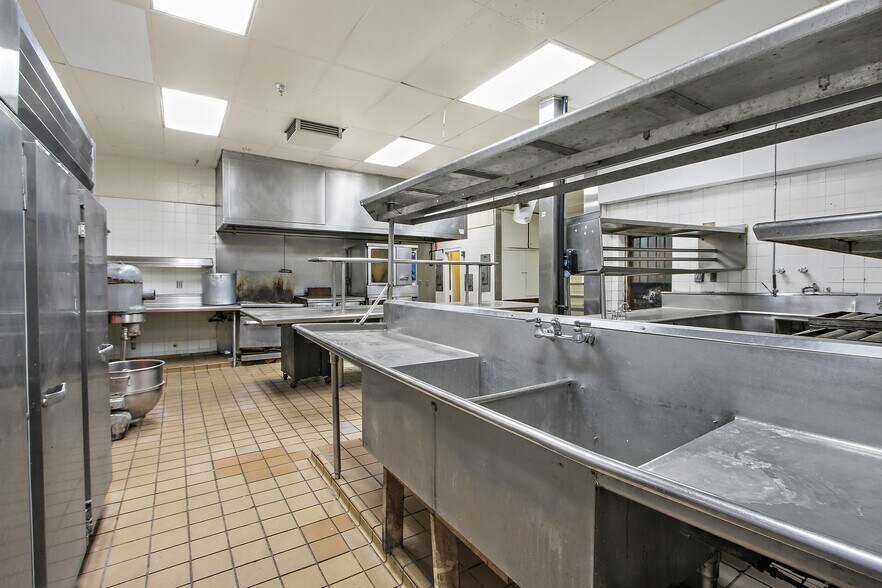 More Photos Of 1433 Wilshire Blvd, Santa Monica Restaurant For Lease