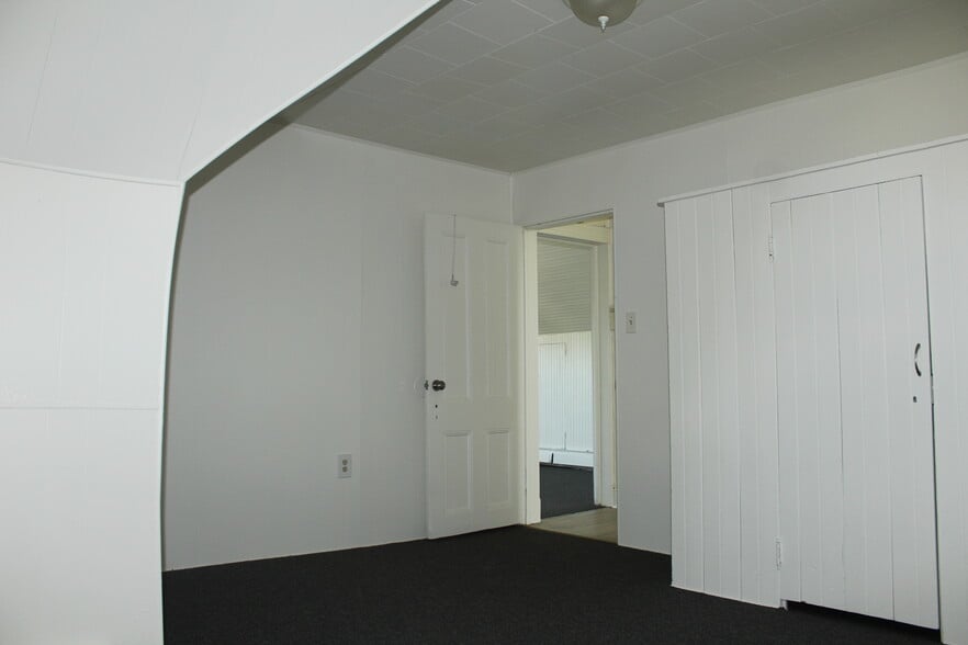 More Photos Of 137 Livingston Ave, New Brunswick Office Residential For Sale