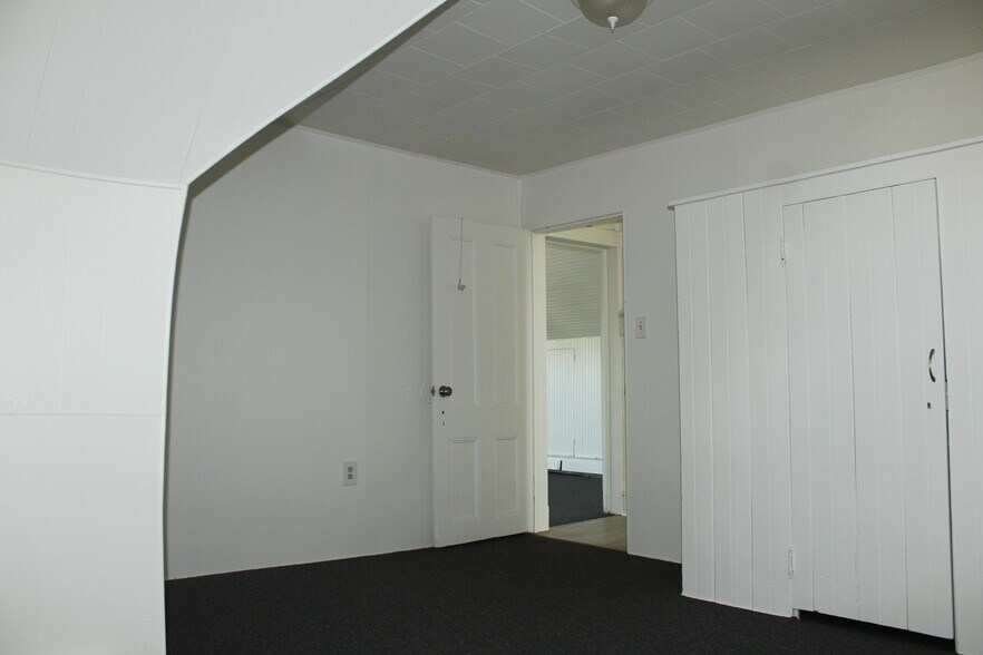 More Photos Of 137 Livingston Ave, New Brunswick Office Residential For Sale