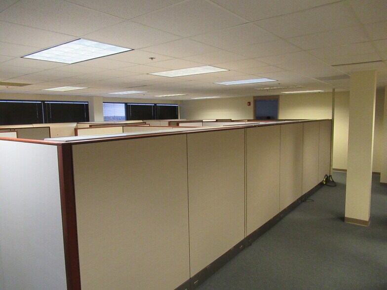 More Photos Of 3201 W White Oaks Dr, Springfield Office For Sale