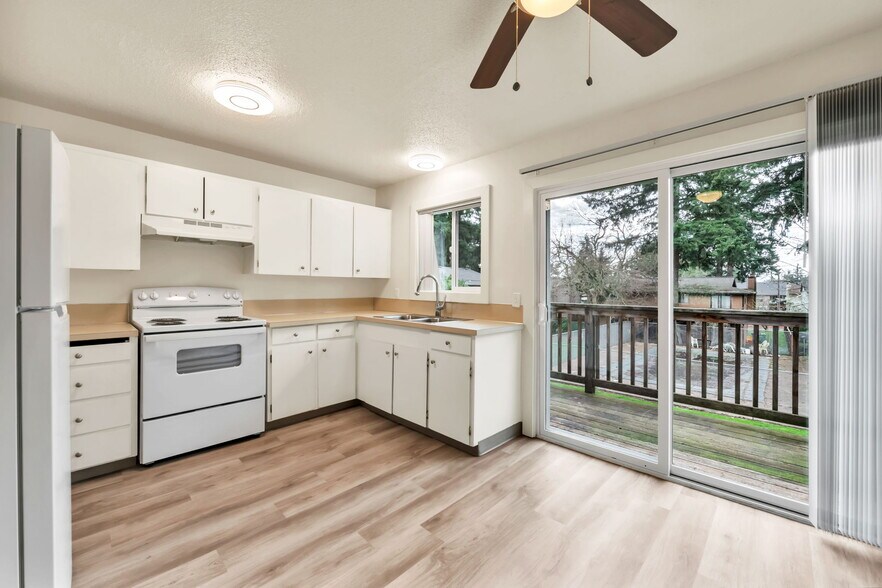 More Photos Of 16300-16400 E Burnside St, Gresham Apartments For Sale