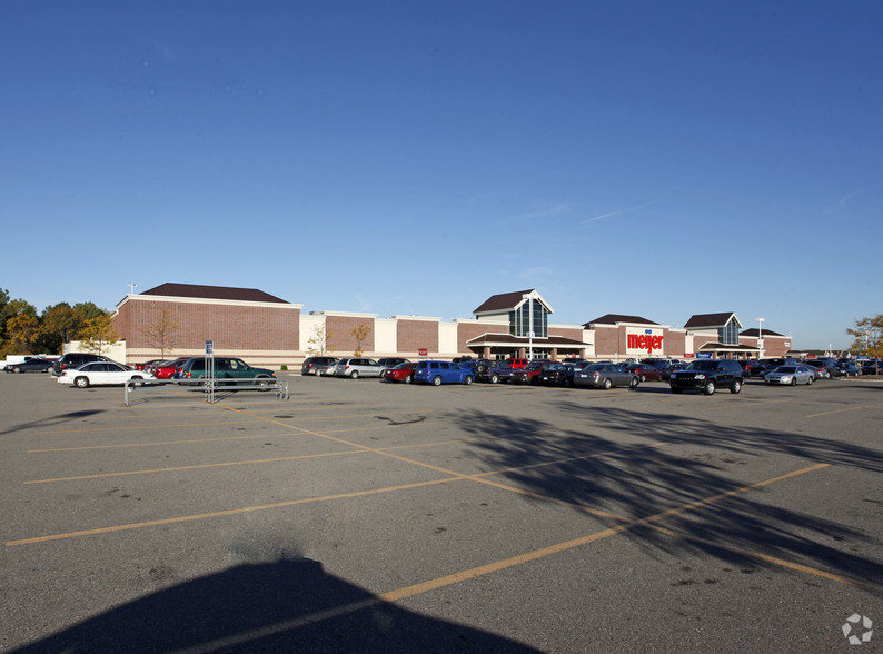 Primary Photo Of 29505 Mound Rd, Warren Supermarket For Lease