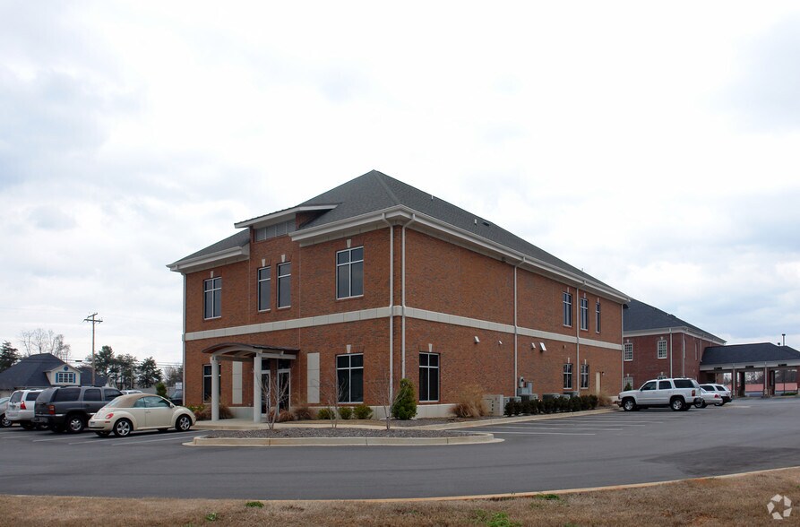 More Photos Of 1664 E Main St, Easley Office For Lease