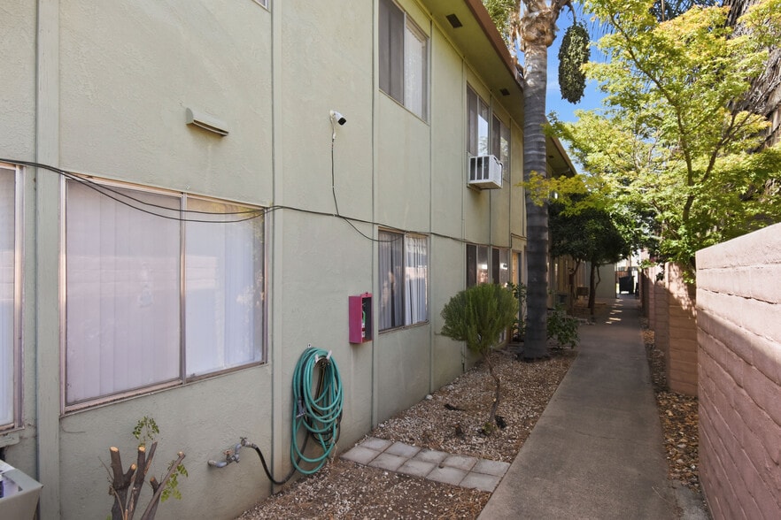 More Photos Of 2823 U St, Sacramento Apartments For Sale