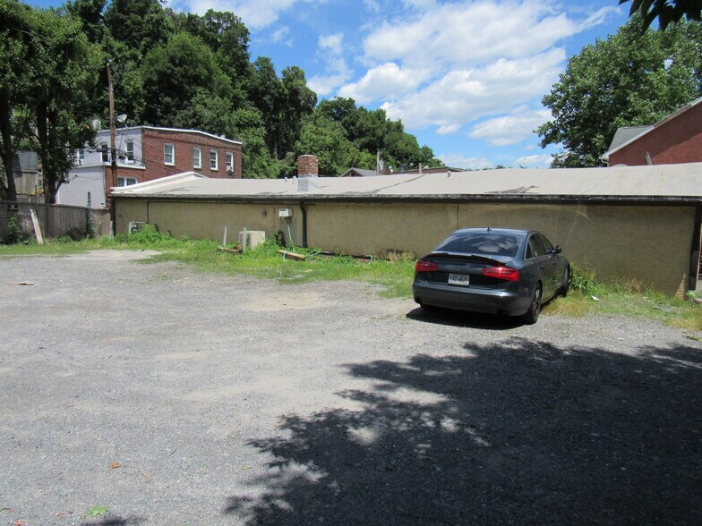 More Photos Of 32 Aqueduct St, Ossining Warehouse For Lease