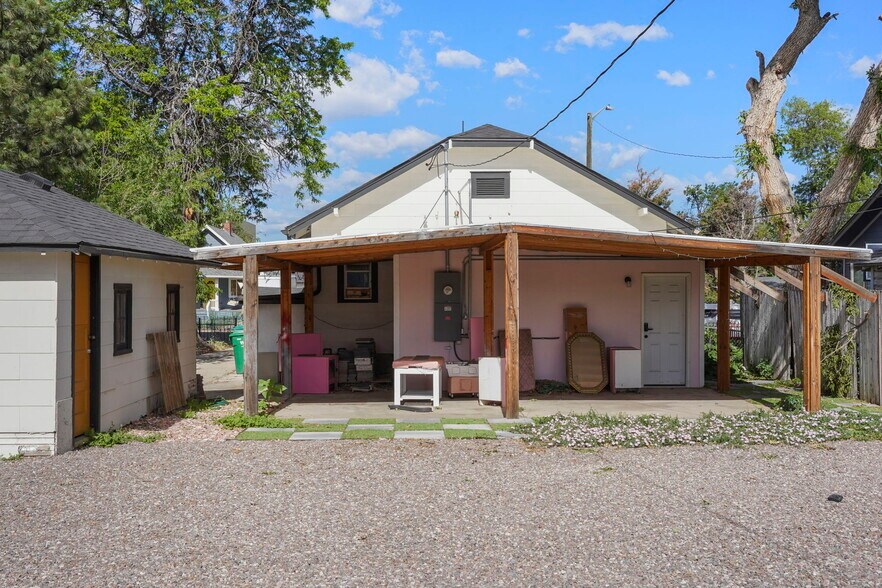 More Photos Of 1530 Geneva St, Aurora General Retail For Sale