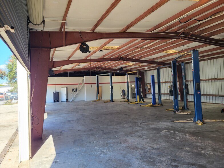 More Photos Of 3540 64th Ave N, Pinellas Park Manufacturing For Lease