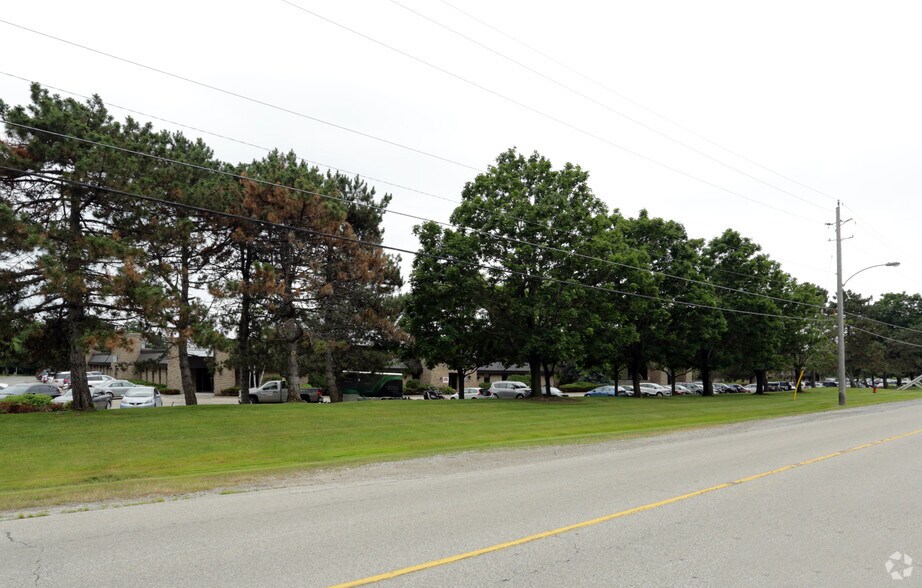 More Photos Of 5230 S Service Rd, Burlington Flex For Lease