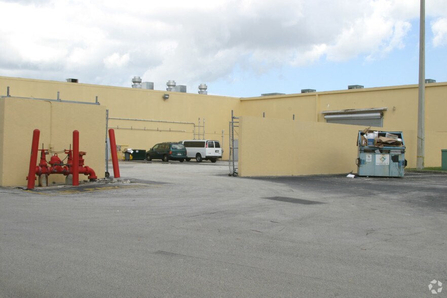 More Photos Of 3660-4060 W Hillsboro Blvd, Deerfield Beach Storefront For Lease