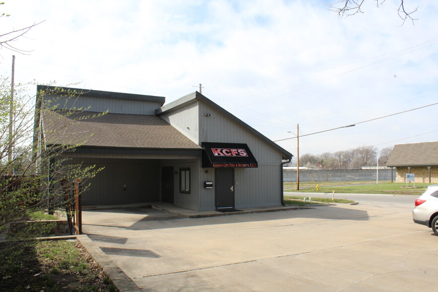 Primary Photo Of 901 E Loula St, Olathe Office For Sale