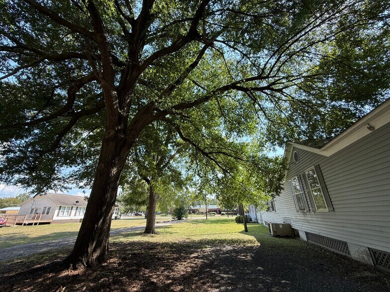 More Photos Of 514 E Barbour St, Eufaula Flex For Sale