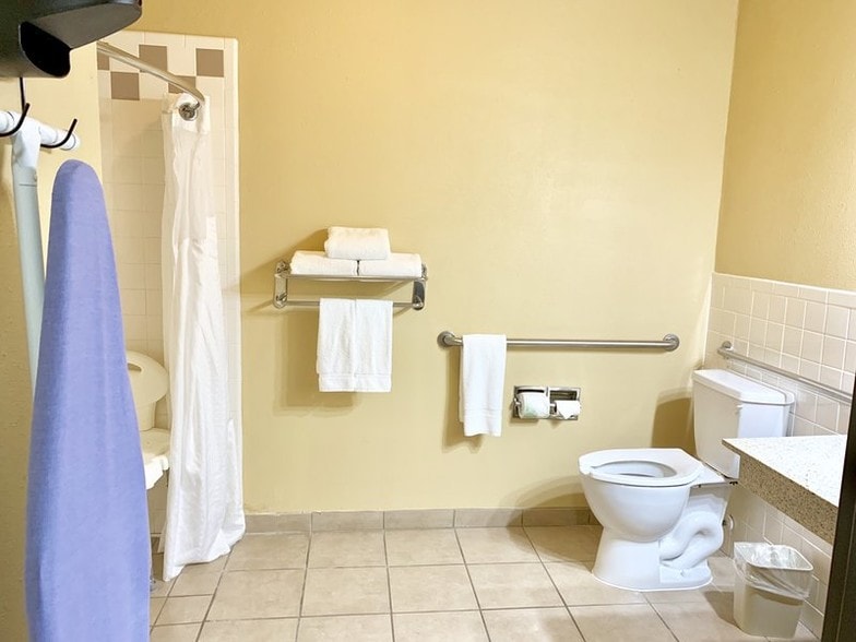 More Photos Of 2965 E Main St, Alice Hotel For Sale