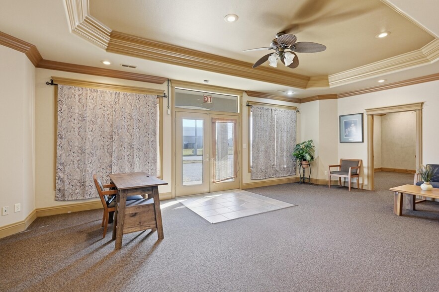 More Photos Of 2307 Missouri Ave, Carthage Light Distribution For Sale