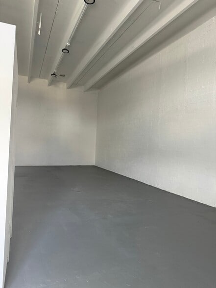 More Photos Of 12552-12572 NE 14th Ave, North Miami Warehouse For Lease
