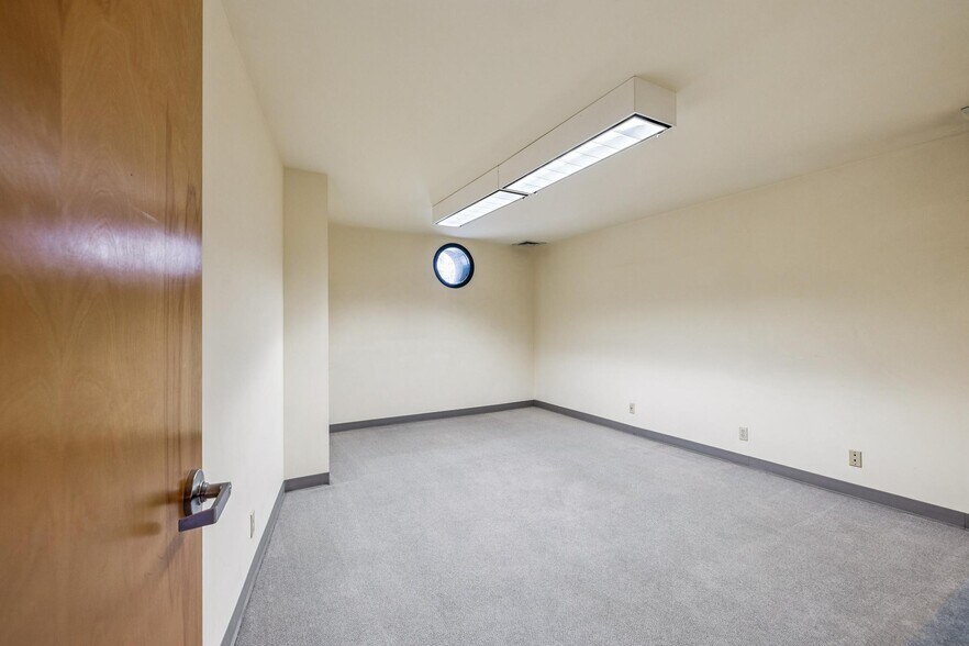 More Photos Of 465 Green St, San Francisco Storefront Retail Residential For Sale