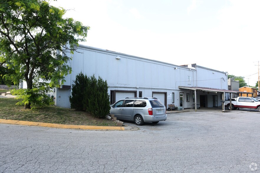 More Photos Of 12760-12802 Santa Fe Trail Dr, Lenexa Warehouse For Lease