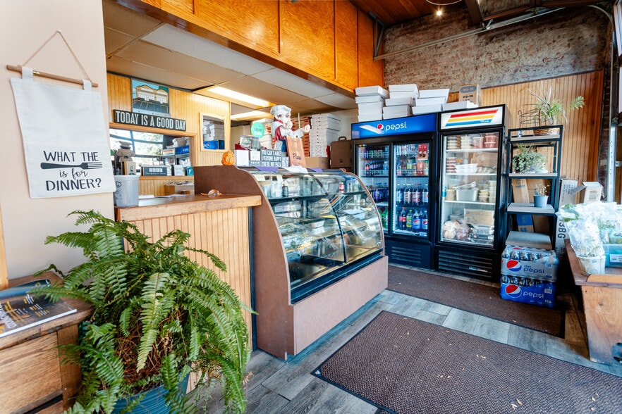 More Photos Of 540-534 Pawling Ave, Troy Freestanding For Lease