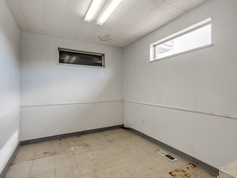 More Photos Of 5835 S Pennsylvania Ave, Oklahoma City Medical For Sale