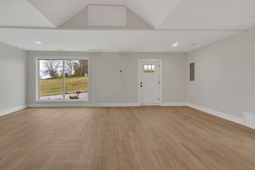More Photos Of 709 Hart Ln, Nashville Office For Sale